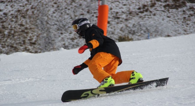 10 ülkeden 39 kayakçı Erzurum’da yarışıyor