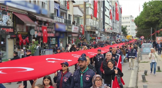1919 metrelik bayraklı 'Cumhuriyet Yürüyüşü'
