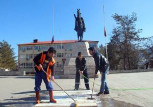 Kesilen cezaları halı yıkayarak protesto etti