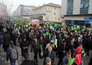 On binler Peygamber sevgisinde buluştu