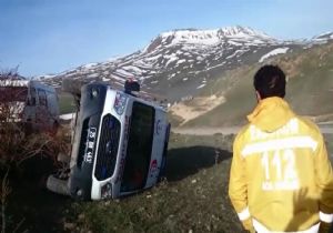 Tekman yolunda ambulans kazası