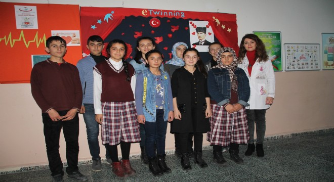 Ahmet Yesevi öğrencilerinden “Türkü Türkiyem” projesi