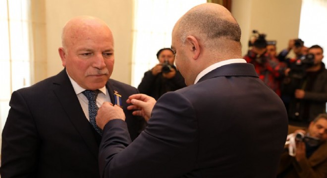 Aliyev’den Sekmen’e onur madalyası