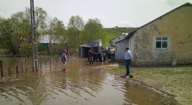 Alpaslan-1 Barajı taştı, köyler sular altında kaldı
