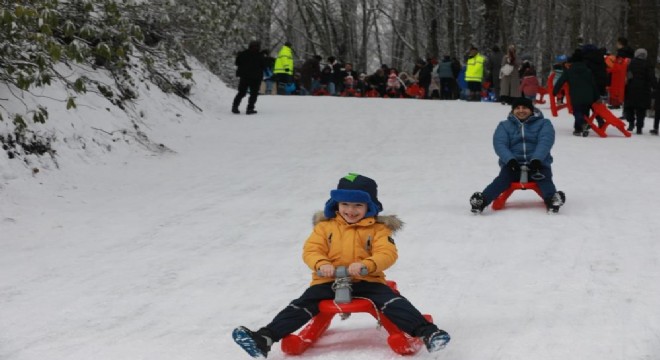 Atlama kulelerinde kızak şenliği