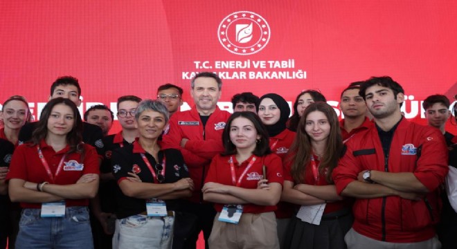Bayraktar TEKNOFEST’TE gençlerle buluştu