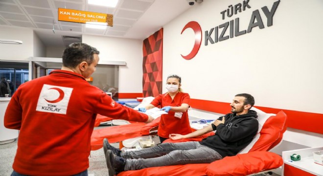 En yüksek kan bağışı oranı 20 yaşındaki gençlerde görüldü