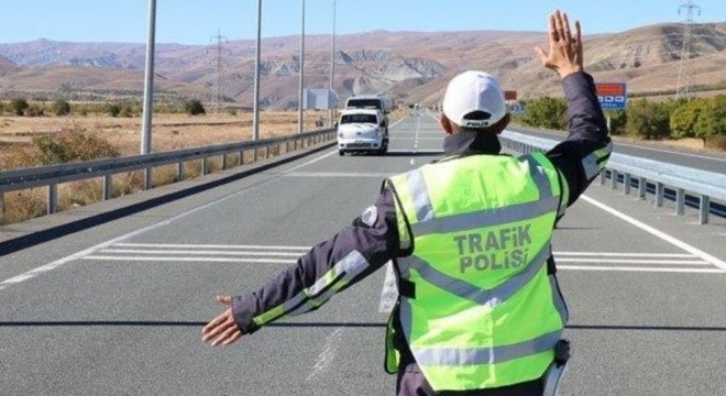Erzurum da 2 bin 562 sürücüye ceza kesildi