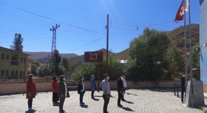 Erzurum’da ilk ders zili sessiz çaldı