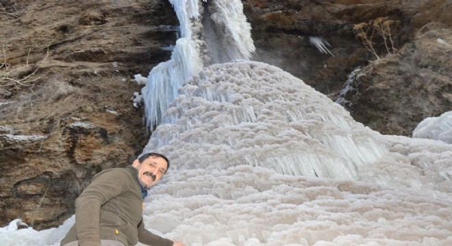 Erzurum'da şelaleler buz tuttu