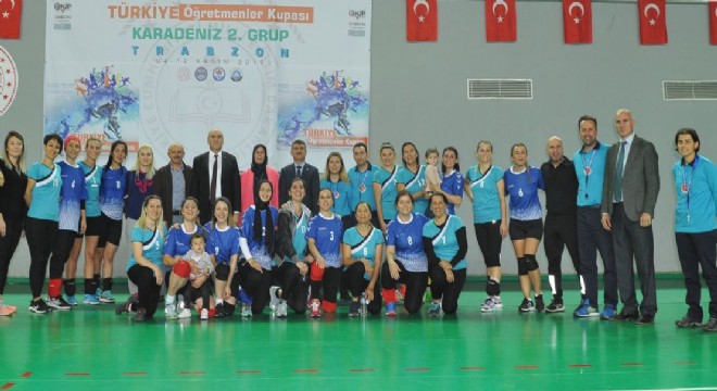Erzurumlu öğretmenler Futsal ve Voleybol’da yarıştı