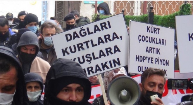 Evlatları için HDP’ye yürüdüler