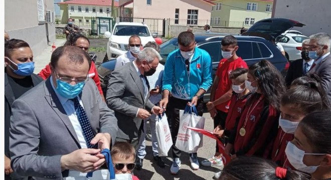 Karayazı Belediyesporlu atletler ödüllendirildi
