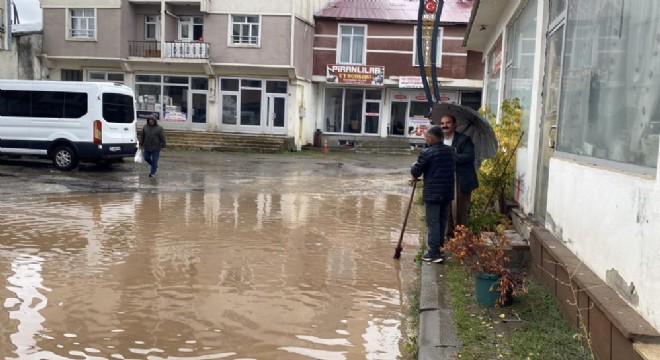 Karlıova sokakları göle döndü