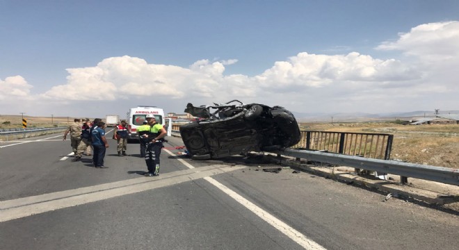 Kars a taziyeye giden aile kaza yaptı: 3 ölü