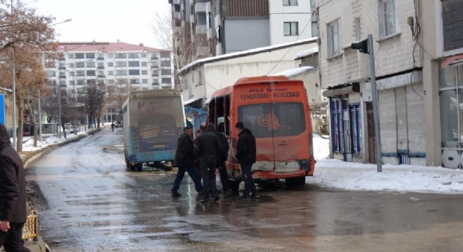 Karskapı’da trafik kazası; 4 yaralı