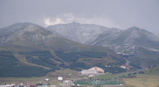 Palandöken doluyla beyaza büründü