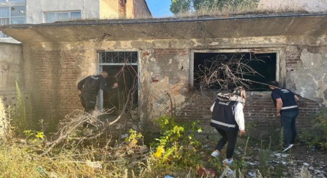 Polis’ten metruk binalara baskın