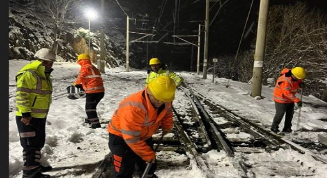 TCDD'den demiryollarında kar mesaisi
