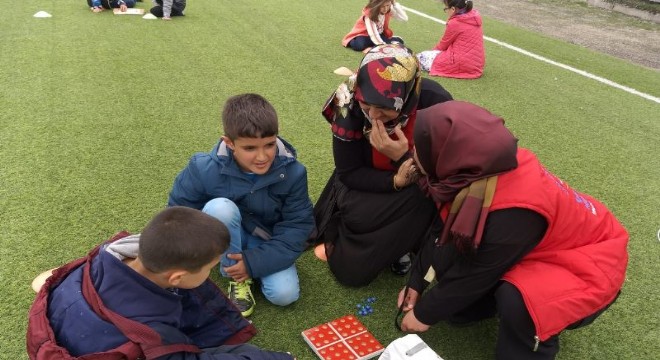 Tatbikatlı öğrenciler ‘Zeka Oyunları Parkuru’nda yarıştı