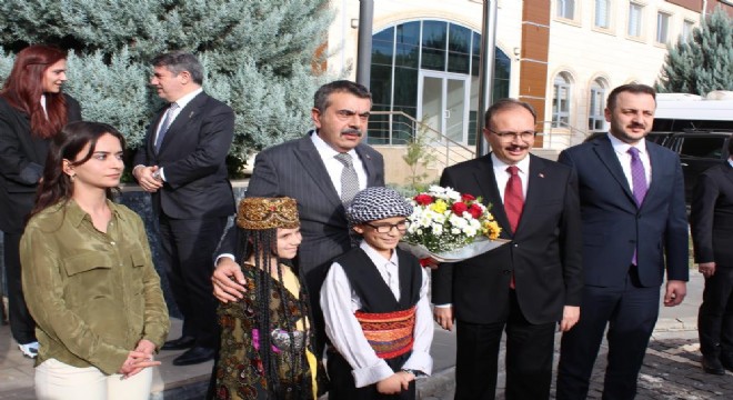 Tekin: Türkiye devrim niteliğinde adımlar atıyor