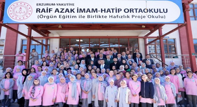Tekin öğretmen ve öğrencilerle buluştu