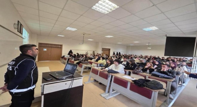 Üniversitelilere Narkorehber bilgilendirmesi