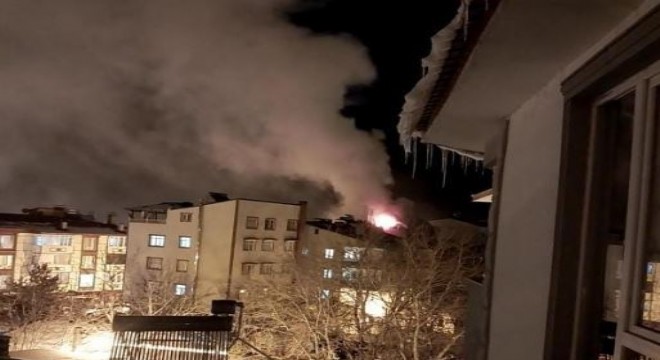 Uzundere’de çatı katı yangını