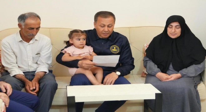 Yerlikaya Şehit Tokyürek’in ailesini ziyaret etti