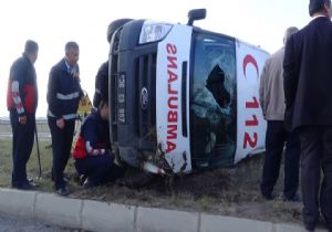 Ambulans takla attı: 1 ölü, 4 yaralı