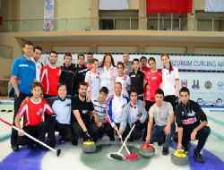 Curling kampı başladı