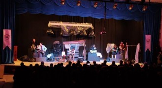 Aşkale'de tiyatro keyfi: ''Mavi Kolye'' sahnelendi