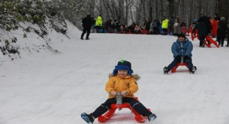Atlama kulelerinde kızak şenliği