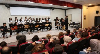 Cumhuriyet kutlamalarında 130 öğrenci sahne aldı