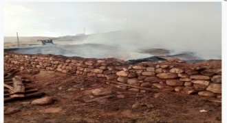 Erzurum'da ahır ve samanlık yandı