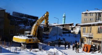 Erzurum'da metruk binalar yıkılıyor