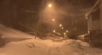 Karayazı'da aşırı soğuk hayatı durdurdu