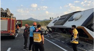 Karlıova yolunda otobüs devrildi: 3 yaralı