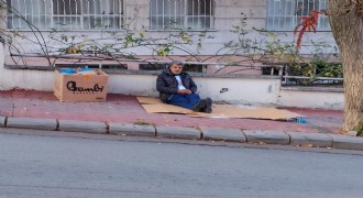 Oğlu kaçırılan babadan HDP önünde oturma eylemi