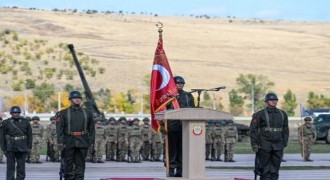 Oltu Zırhlı Alay Komutanlığı’nda Sancak teslim töreni