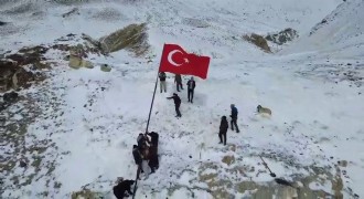 Şenkaya Göreşken Bayraklarla donatıldı