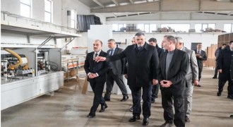 Vali Çiftçi Oltu’da işletmeleri ziyaret etti