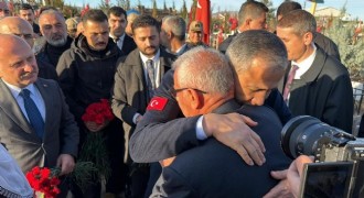 Yerlikaya, deprem şehitliğini ziyaret etti