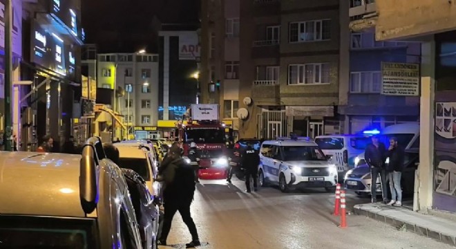 Çatıya çıkan firari ikna edilerek gözaltına alındı
