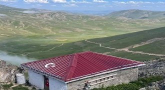 2 bin 500 rakımdaki Taş Mescid ilgi çekiyor