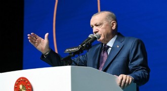 ‘Bayrağımız rengini şehitlerimizin al kanından alıyor’