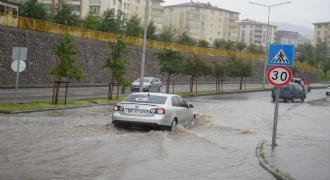 Erzurum - Bingöl yolunda su baskını